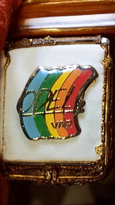 Pin's vintage Odel VAR arc-en-ciel années 80 rétro badge broche couleur