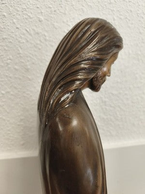 Importante statue du Christ Jésus en bronze creux, patine brune, mains ouvertes