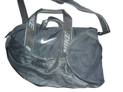 Sac de sport Nike noir logo large, bandoulière et anses, pratique gym