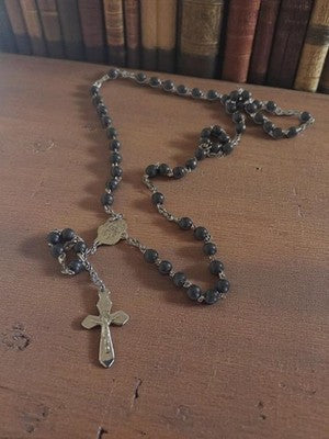 Chapelet catholique vintage perles foncées croix métal ancien religieux
