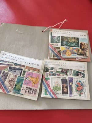 Lot ancien timbres du monde, vrac philatélie, thématiques fleurs et pays