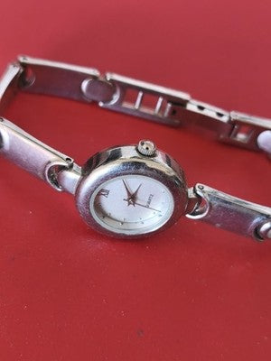 Montre ancienne femme rétro sans marque, style vintage, accessoire collection él