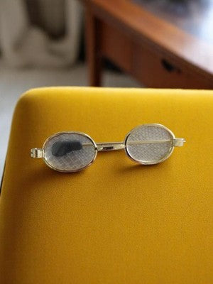 Broche pince à lunettes vintage ovale dorée, accessoire rétro ancien