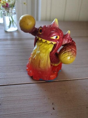 Figurine Skylanders Spyro's Adventure Eruptor rouge jaune vintage jouet jeu vidé