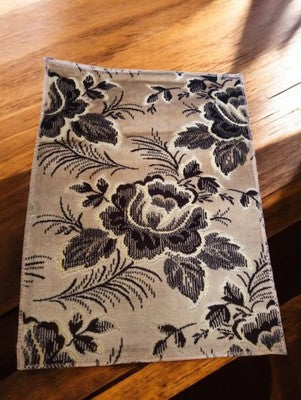Tissu ancien velours broché fleurs liturgique jacquard religieux 40x30 cm