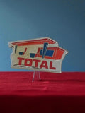 Pin's publicitaire vintage TOTAL station-service édition limitée, aspect plastiq