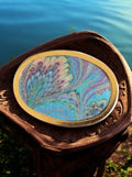 Broche vintage ovale fantaisie, paysage abstrait bleu doré, bijou rétro unique