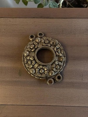 Pendentif vintage rond métal style floral années 50 deadstock médaillon rétro