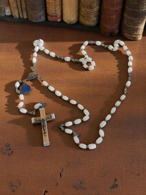 Chapelet catholique vintage métal perles blanches croix Christ ancien