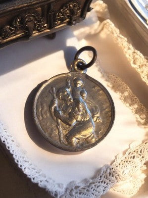 Médaille religieuse vintage Saint Christophe ronde, finition métal ancien, pende
