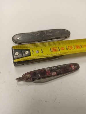 Lot 3 couteaux pliants anciens vintage années 70, aspect métal et nacré rétro
