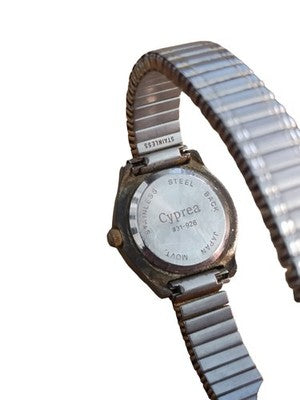 Montre vintage Cyprea quartz, bracelet métal, cadran argenté, rétro