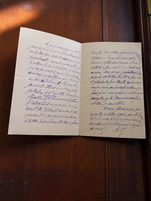 Lettre manuscrite XIXe siècle encre violette, écriture cursive, réflexion person