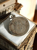 Médaille religieuse ancienne métal, Vierge à l'Enfant, vintage catholique