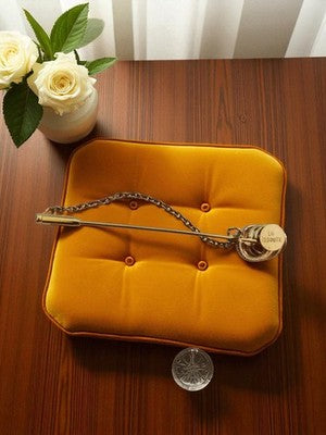 Broche vintage La Redoute signée, longue épingle rétro dorée
