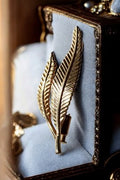 Broche vintage dorée plume double, bijou rétro signé, métal doré élégant