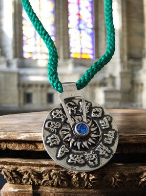 Collier pendentif vintage années 80 médaillon argenté motif ethnique bleu