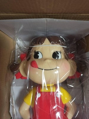 Figurine Peko-chan Fujiya vintage sur socle rouge jaune avec boîte Japon