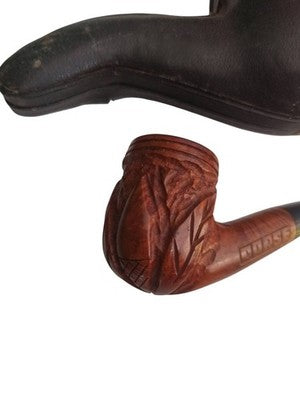 Pipe ancienne sculptée vintage avec étui rigide rétro, motif relief