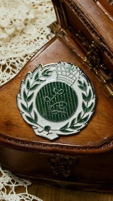 Pin's Club Prestige émaillé vert blanc couronne vintage rare