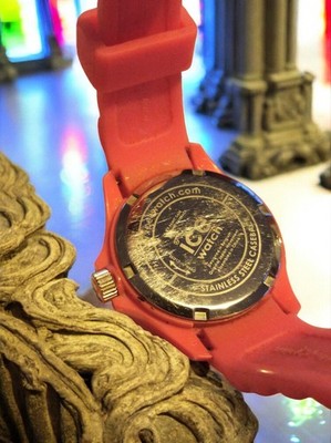 Montre Ice Watch rouge vintage à réparer – Style rétro, bracelet souple