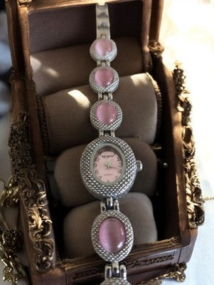 Montre femme vintage Amazone quartz, bracelet ovale rose, style rétro chic