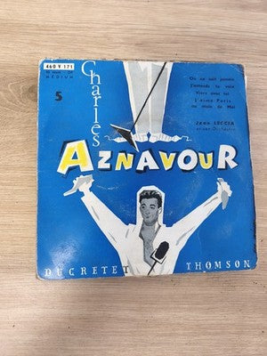 Vintage 45 tours Charles Aznavour Ducretet Thomson pochette bleue illustrée
