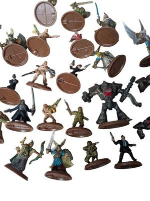 Lot 25 figurines Heroscape vintage, personnages variés, socles marron