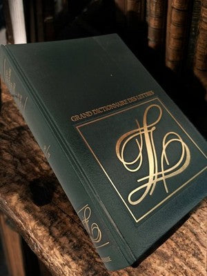 Grand dictionnaire des lettres vert doré ancien livre épais vintage rétro