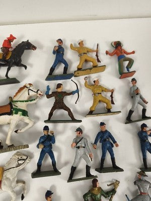 Gros lot de figurines Starlux anciennes plastique peint, cavaliers & soldats