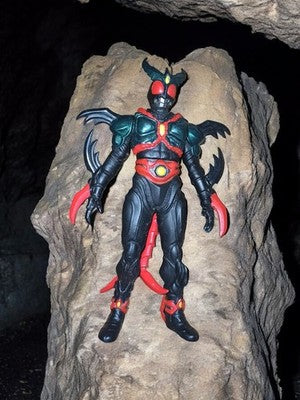 Figurine Kamen Rider Bandai 2001 noire rouge vintage Japon jouet articulé