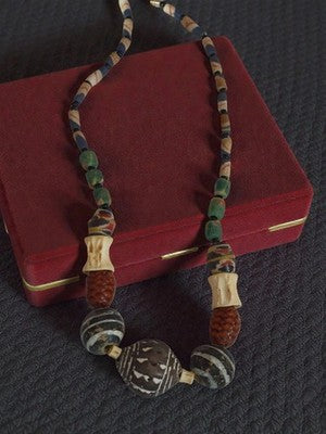 Collier vintage ethnique bois et os, perles artisanales rétro ancien