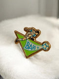 Pin's vintage football BARI 91 triangle émaillé joueur ancien badge rare