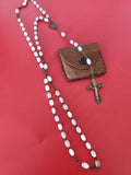 Chapelet ancien vintage en nacre avec pochette cuir, objet religieux collection