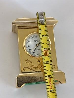 Pendulette miniature Maty en métal doré, quartz, chiffres romains