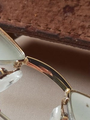 Lunettes Vuillet Vega vintage plaqué or, étui cuir ancien, monture fine
