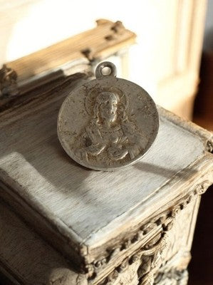 Pendentif religieux ancien doré, Christ Sacré-Cœur, médaille catholique vintage