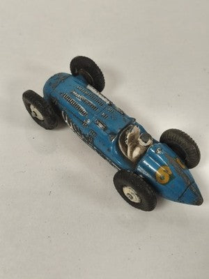 Ancien véhicule miniature Dinky Toys métal bleu, monoplace de course