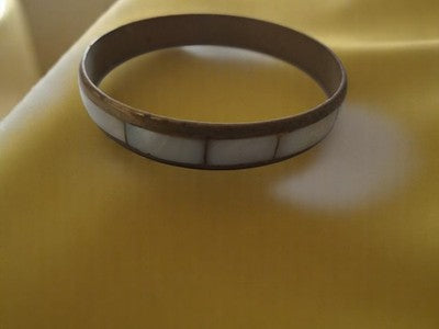 Bracelet jonc vintage en laiton et incrustations blanches, style rétro années 70