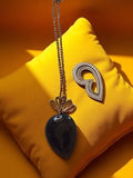 Collier pendentif vintage fantaisie, pierre naturelle noire, chaîne dorée