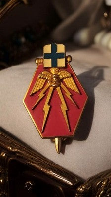 Pin's insigne vintage État-Major Forces Marseille hexagonal rouge or