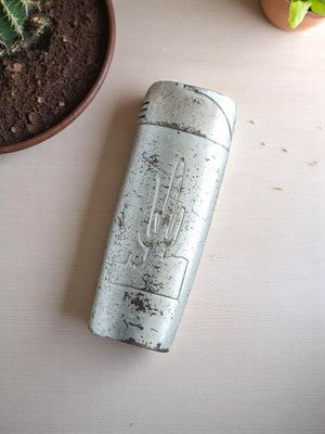 Briquet vintage motif cactus métal aspect vieilli rétro non testé