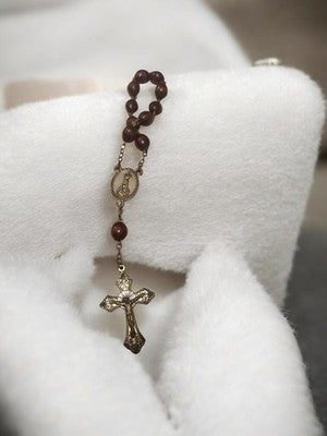 Chapelet ancien catholique vintage, croix métal, perles foncées, religieux rétro