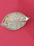 Broche ancienne vintage feuille métal doré, bijou rétro, motif nature