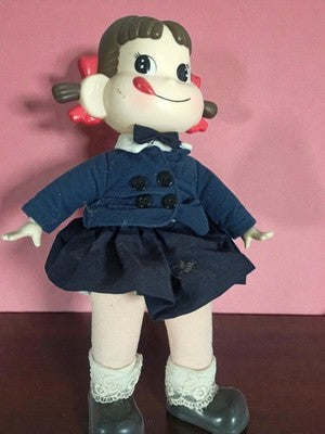 Poupée Peko-Chan vintage, soft vinyl, tenue bleue, figurine japonaise ancienne