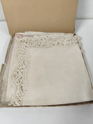 Ancien petit linge de table français dentelle, Brunel Avignon, vintage déco