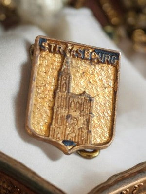 Broche blason Strasbourg vintage dorée émaillée, souvenir ancien France