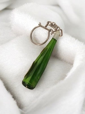 Porte-clés vintage bouteille verte publicitaire rétro ancien objet d’occasion