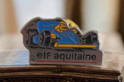Pin's Elf Aquitaine Formule 1 vintage badge auto bleu jaune rare