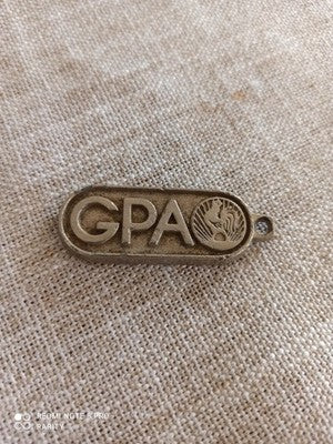 Médaille ancienne GPA Groupe Populaires Assurances France, finition métallique